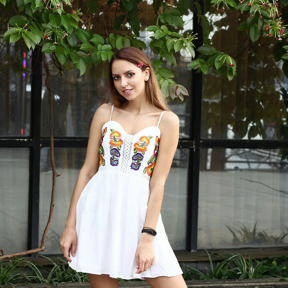 Цветы платье с вышивкой осень Новое поступление 2017 года Повседневное