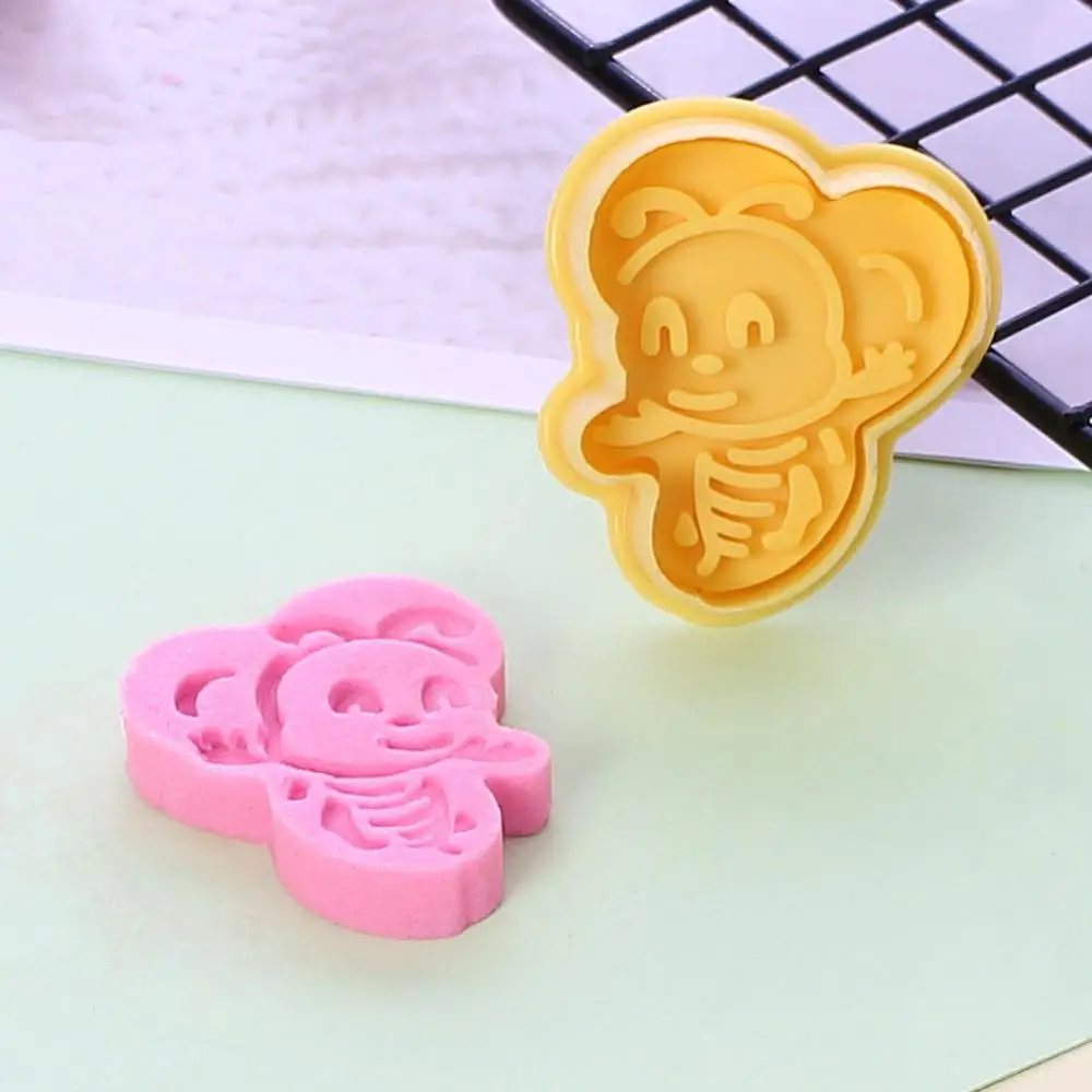 31-08 bee 3D Мультяшные игрушки для нарезки печенья в виде животных пресс-форм Плунжер, сахарная мастика форма для выпечки бисквита набор для работы с мастикой «сделай сам» отделочных работ подарок для ребенка - Цвет: 31-08 bee
