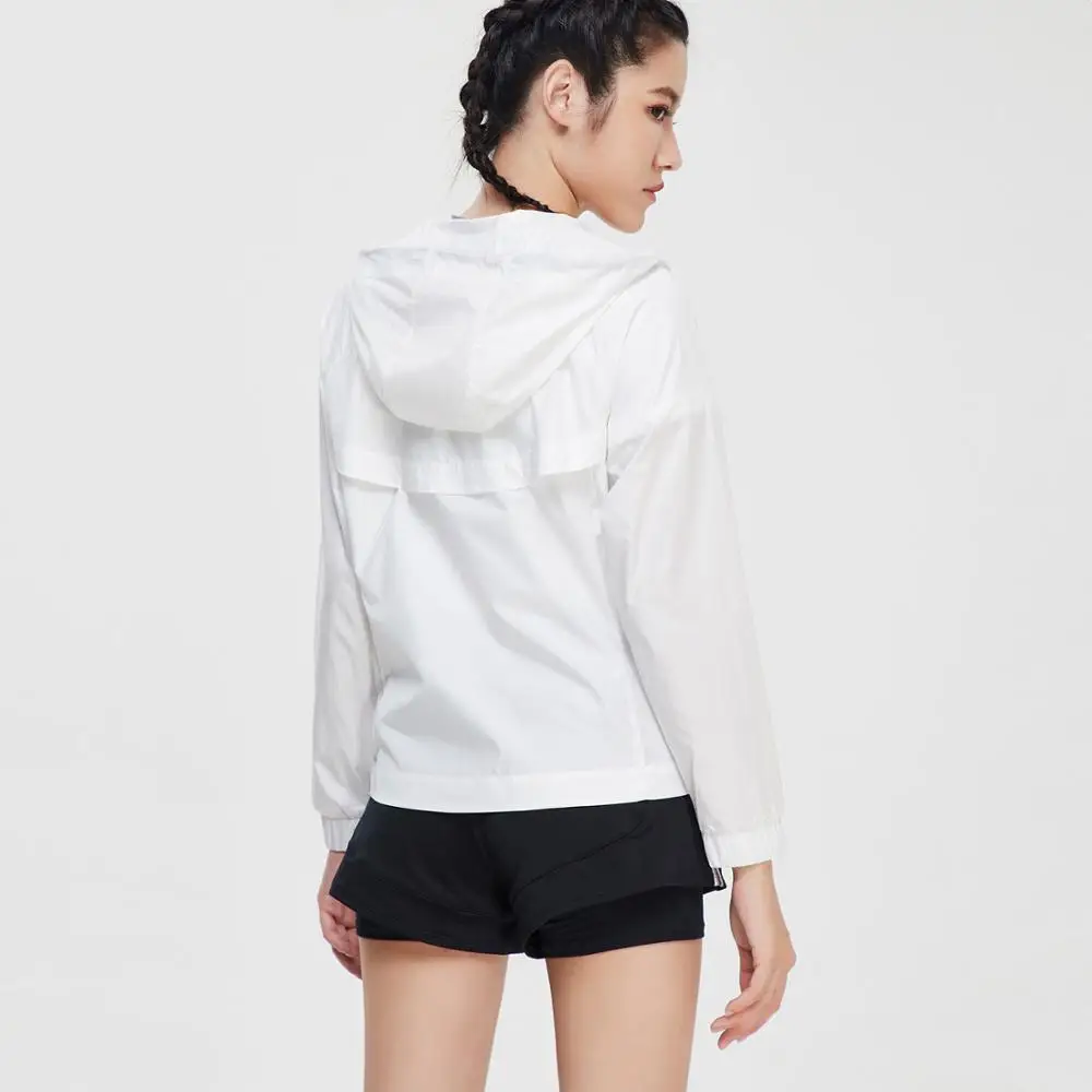 Женская спортивная куртка Li Ning свободная дышащая из полиэстера с капюшоном и