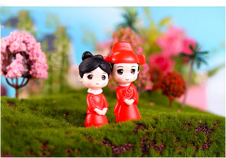 

2pcs Chinese Costume Bride and Groom Lovers Moss Micro World Bonsai Garden Small Ornaments Landscape Home Garden Decoration