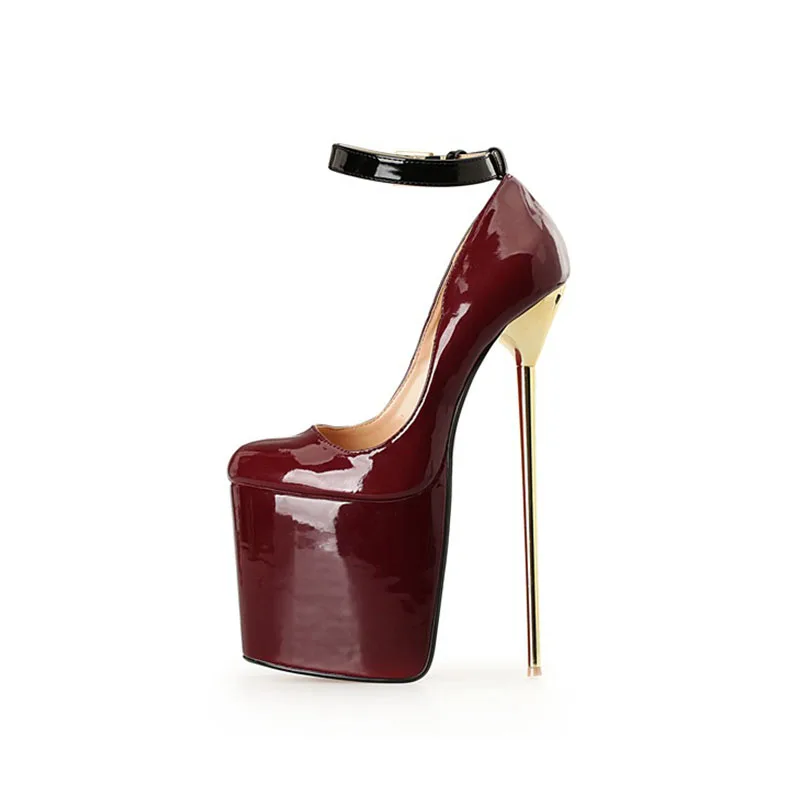 Красные туфли из лакированной кожи на очень высокой водонепроницаемой платформе