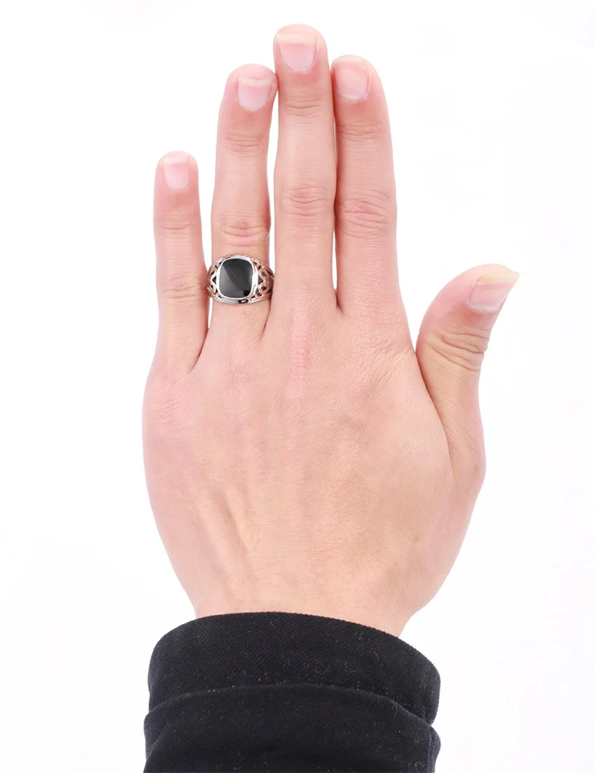 Украшенное кольцо на палец с черной глазурью мужской классический подарок