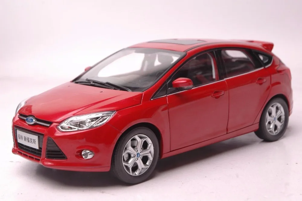 1:18 Модель литья под давлением для Ford Focus 2012 красный хэтчбек игрушечный автомобиль