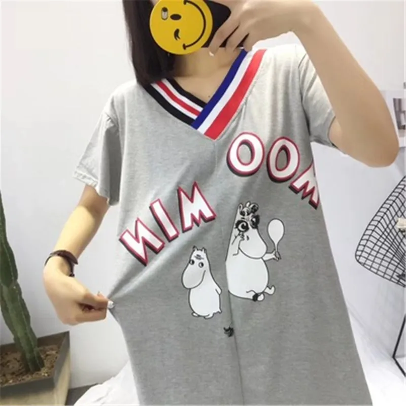 Moomin/футболка с короткими рукавами и v-образным вырезом в стиле британского колледжа; сезон весна-лето; длинное платье с принтом в виде Муми-тролля