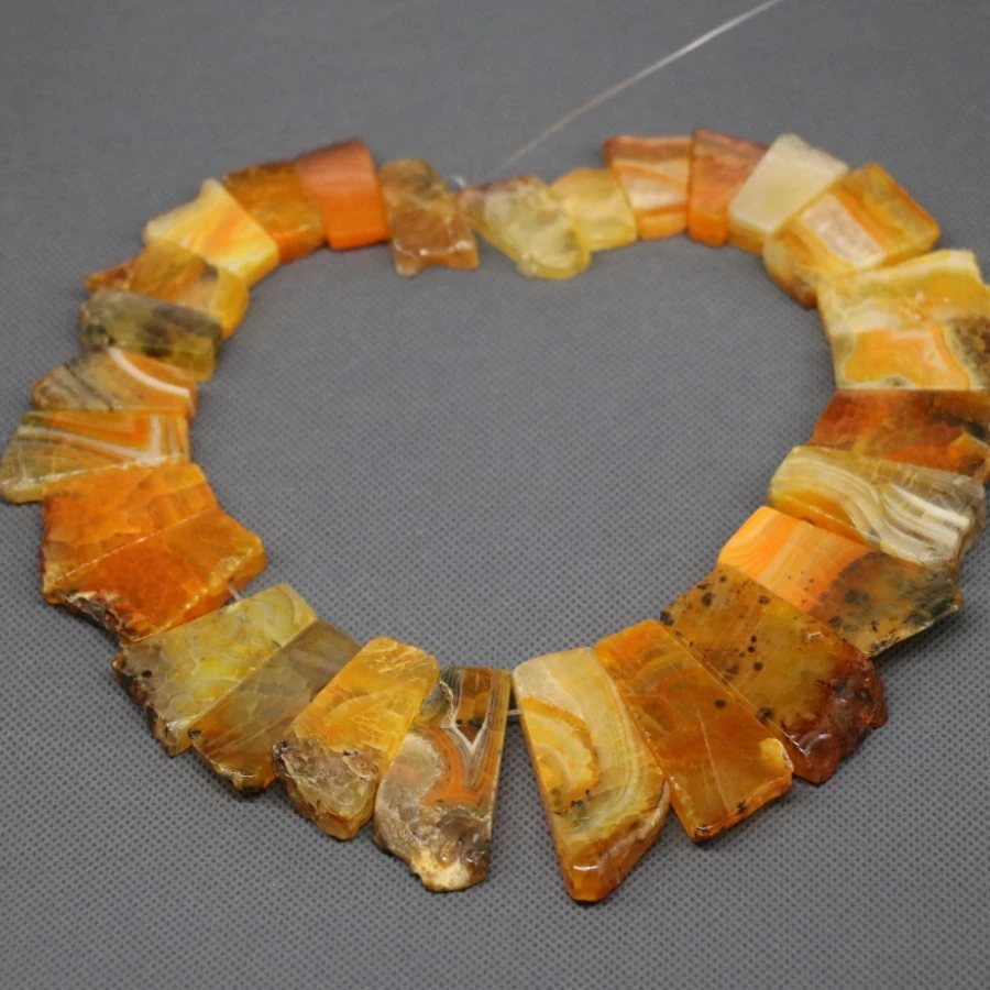 Ожерелье с кулоном из желтого срез камня плоской окрашенной точкой 2017 бесплатная