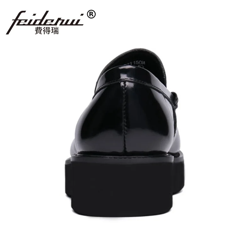 Туфли мужские из лакированной кожи повседневная обувь на плоской платформе