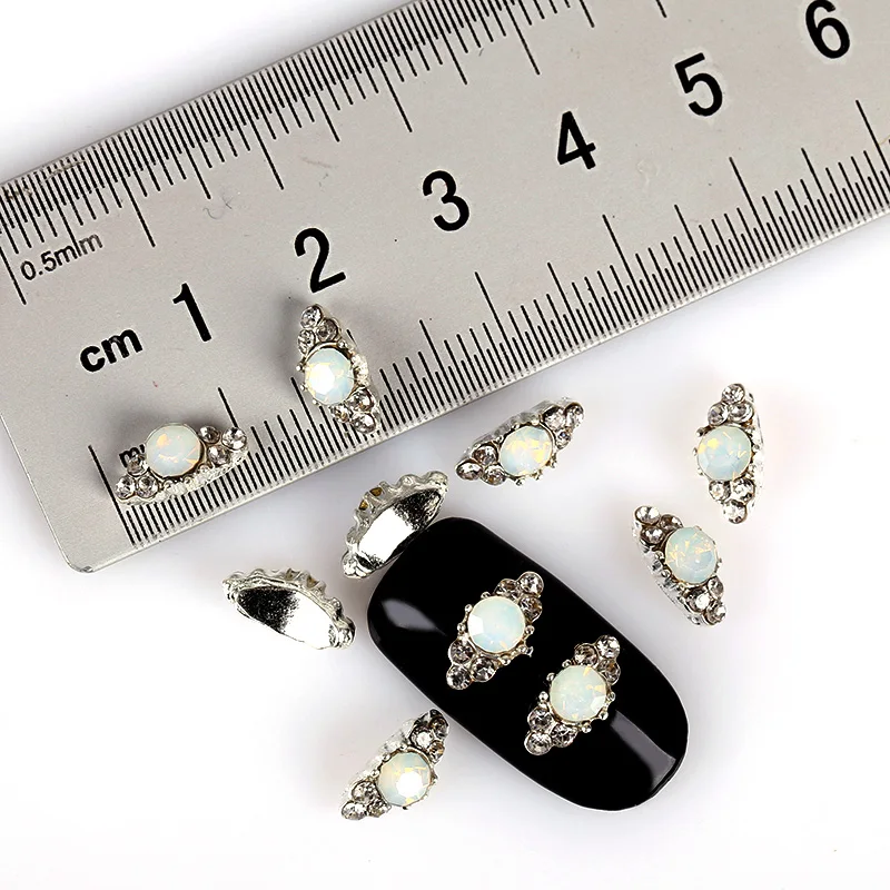 10 шт. белый блеск 3D Дизайн ногтей Аксессуары с Стразы сплав Стикеры Талисманы