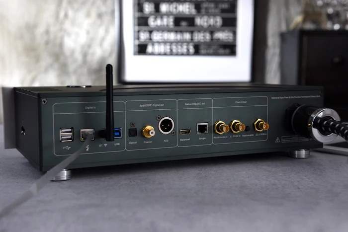 Профессиональный цифровой транспортировочный аппарат soundоссе D300 для сети PCM и DSD