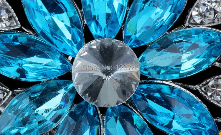 2017 Модный Нежный Брошь с Ринестонами, Вырезанный из Смолы Цветок Смешанных Цветов на Застежке для Плаща.