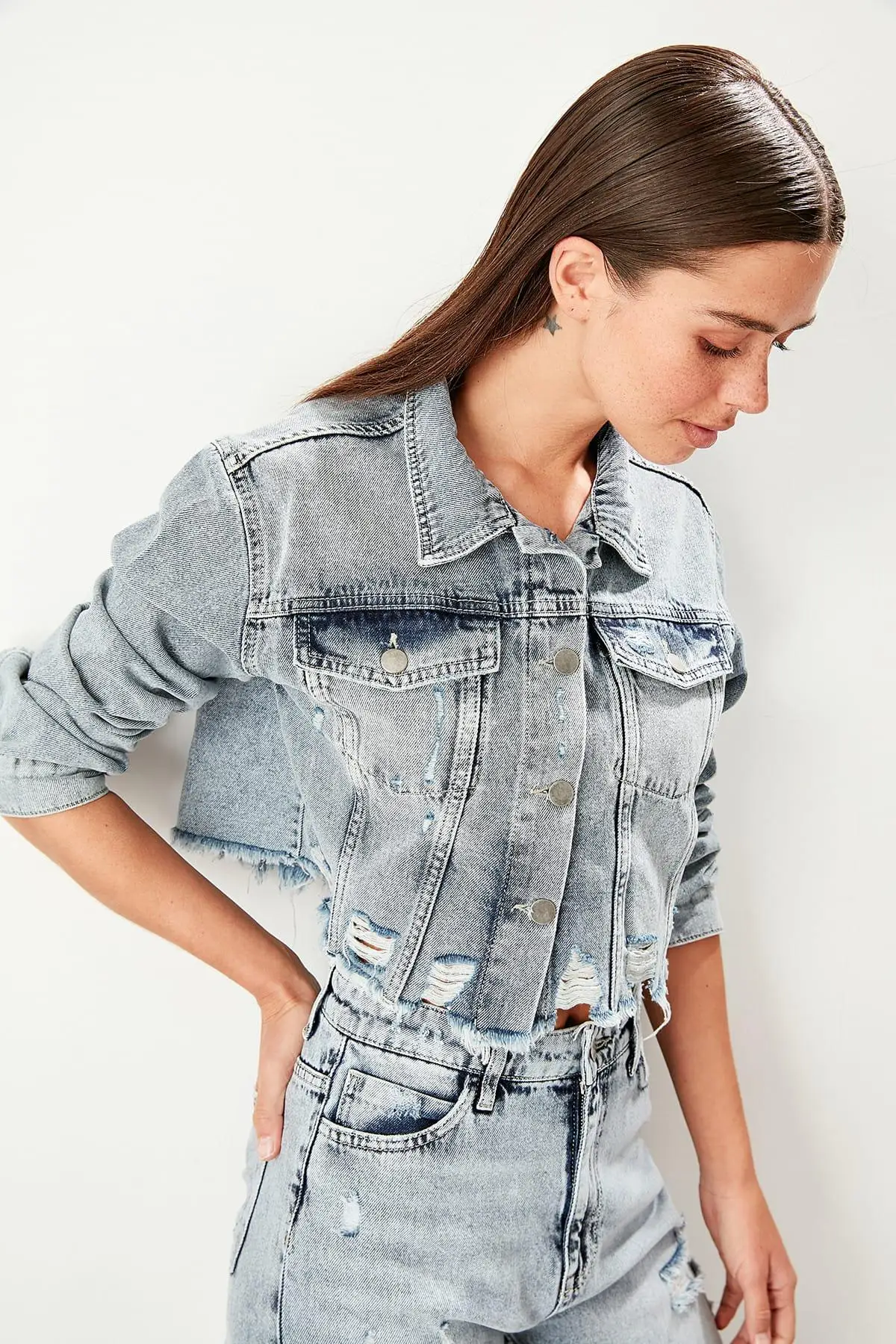 Trendyol Mavi рваная короткая джинсовая куртка TWOSS19NI0060 | Женская одежда