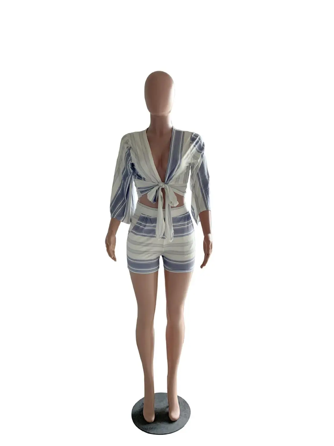 Женский спортивный костюм футболка с треугольным вырезом и шорты высокой талией