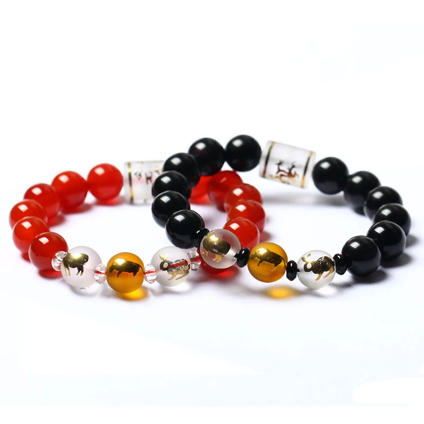 Браслет 2017 года с изображением поросенка и овцы можно выбрать несколько стилей |