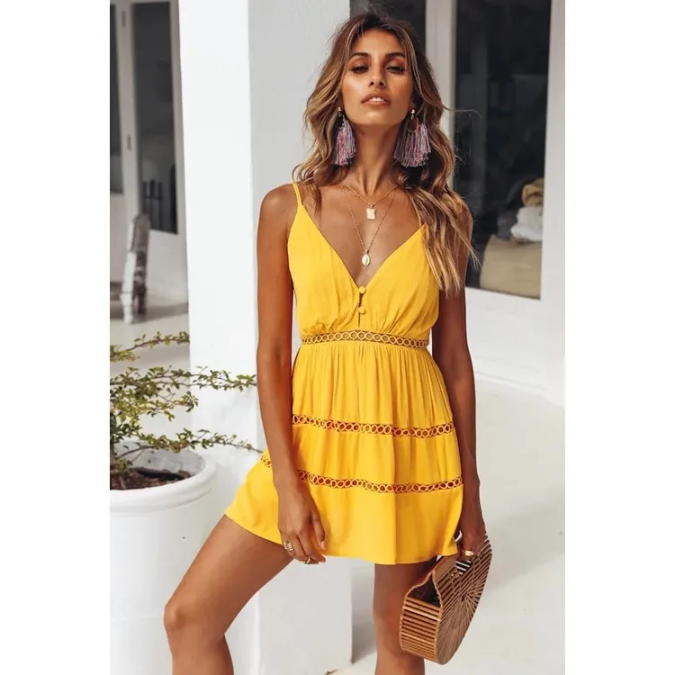 Женское мини платье с открытой спиной и глубоким v образным вырезом на тонких