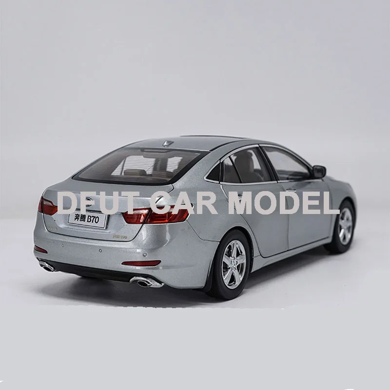 Модель спортивного автомобиля B70 из сплава в масштабе 1:18 оригинальные