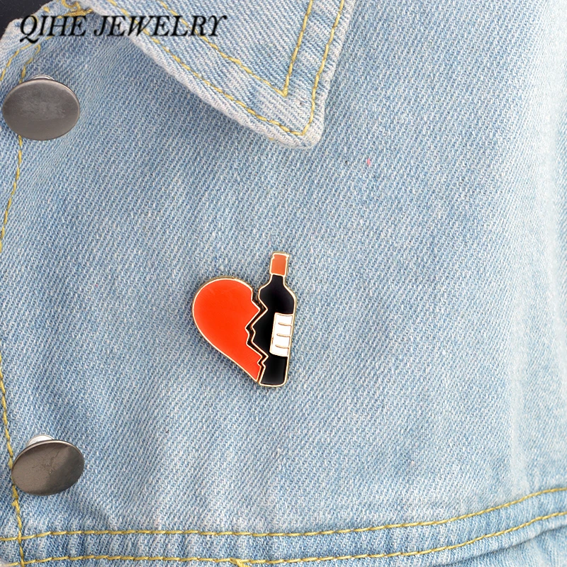 Набор брошек из эмали QIHE JEWELRY, 2 шт.: бутылка вина и сердце. Набор из 2 сердец - подарок для влюбленных.