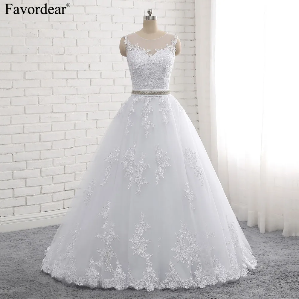 

Платье свадебное кружевное без рукавов со съемным кристаллом и поясом