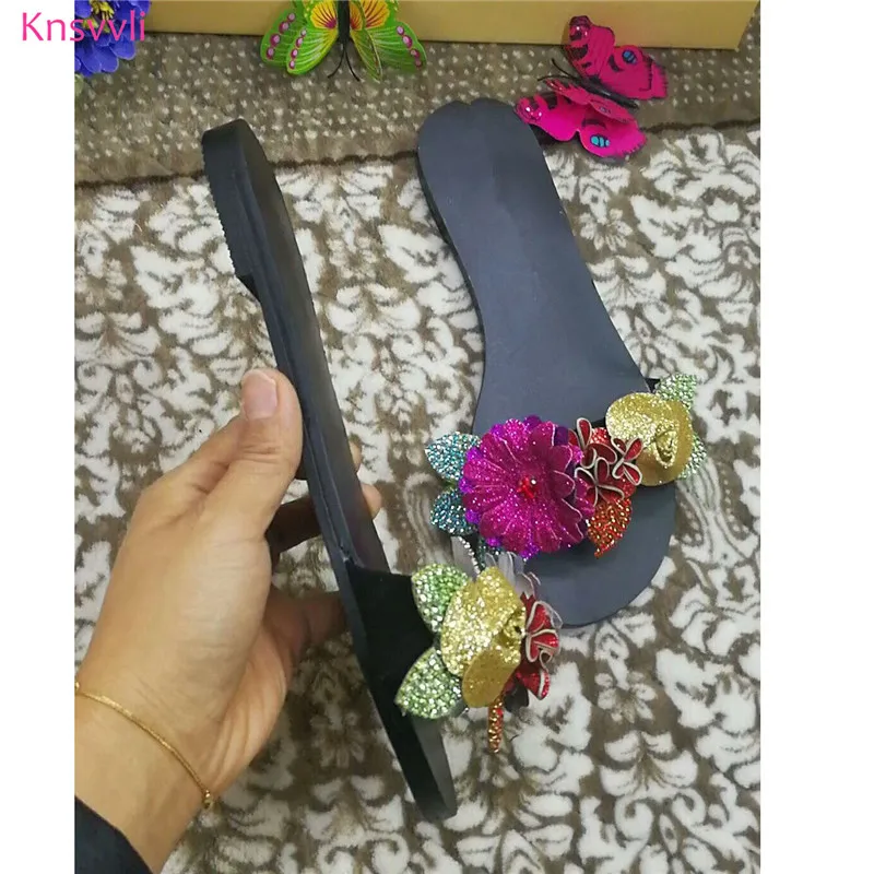 black flat heel Knsvvli/Новинка года; шлепанцы на плоской подошве, украшенные цветами и блестками; женские повседневные удобные летние пляжные шлепанцы для отдыха; женская обувь - Цвет: black flat heel