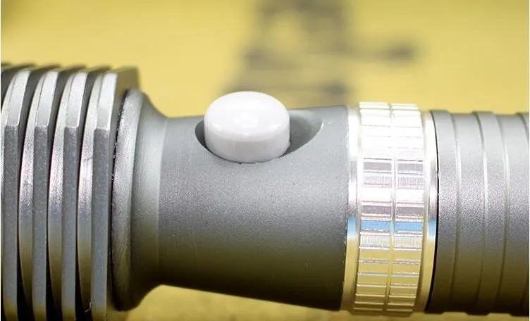 Зум светодиодный фонарик 1000 люмен 10 W CREE T6 Масштабируемые Факел автомобиля Зарядное устройство Перезаряжаемые дальний Olight Водонепроницаемый факел Лидер продаж