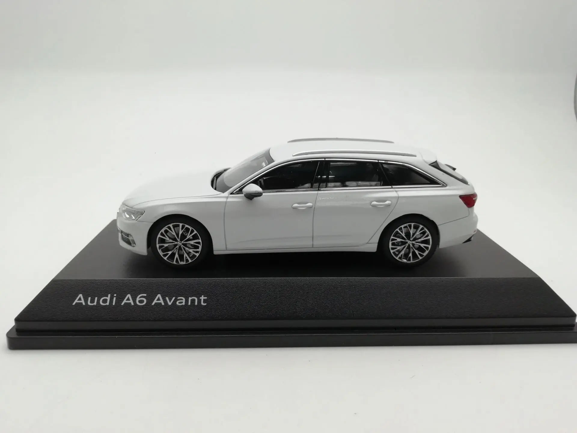 Оригинальная фабрика 1:43 Au di A6 Avant игрушечный автомобиль из белого сплава игрушки