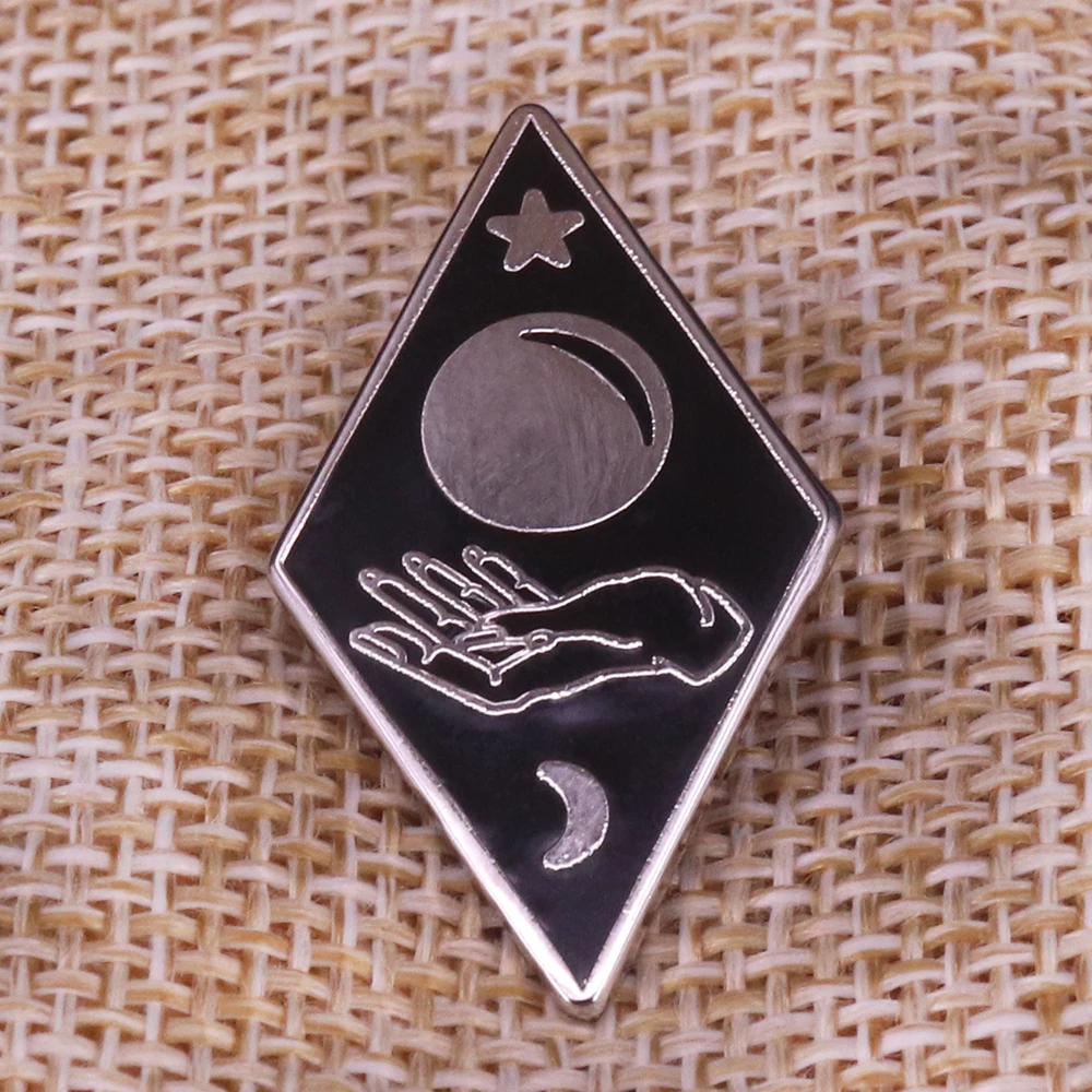 Готическая эмалированная брошь для Хэллоуина Тройная Луна ведьма Wicca значок Spoopy