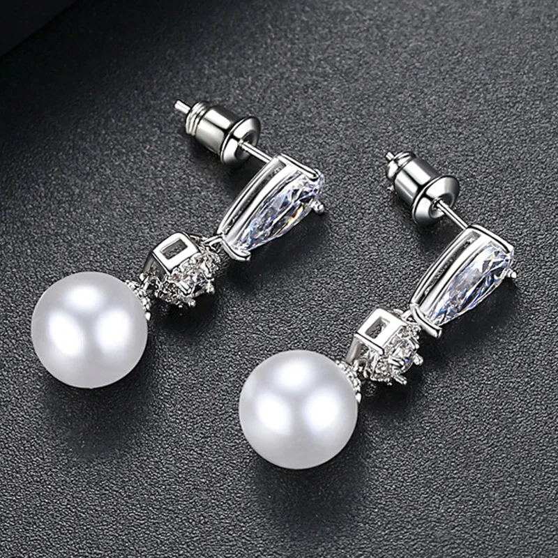 LIffly Модные украшения Кристаллические серьги-гвоздики очарования Женский простой дизайн Аксессуары Красивый подарок на день рождения, помолвку или памятную дату.