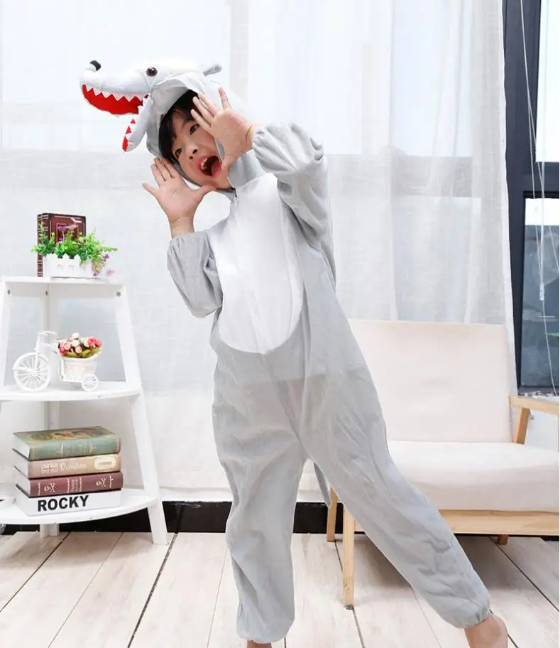 Животное волка воспроизводит костюм детский праздничный для детского сада.