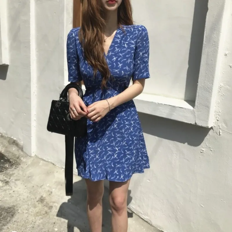 Женское мини платье в консервативном стиле голубое шифоновое пляжное с v