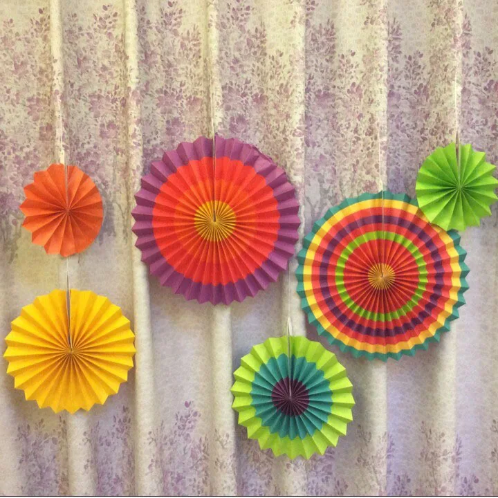 Набор из 6 ярких бумажных фанатов праздничный дизайн с круглыми колесами для