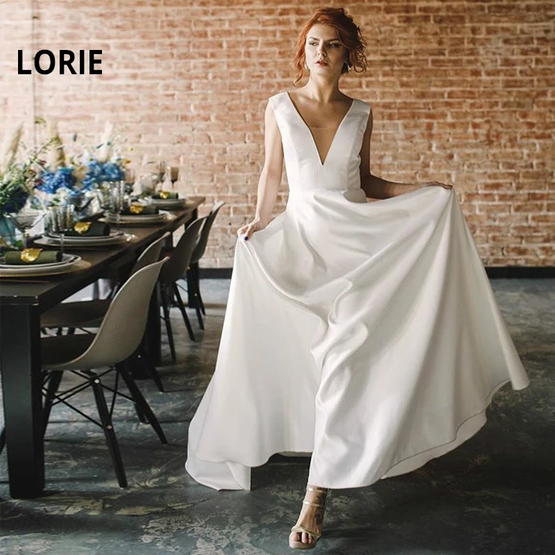 Платье свадебное атласное ТРАПЕЦИЕВИДНОЕ с открытой спиной и V образным