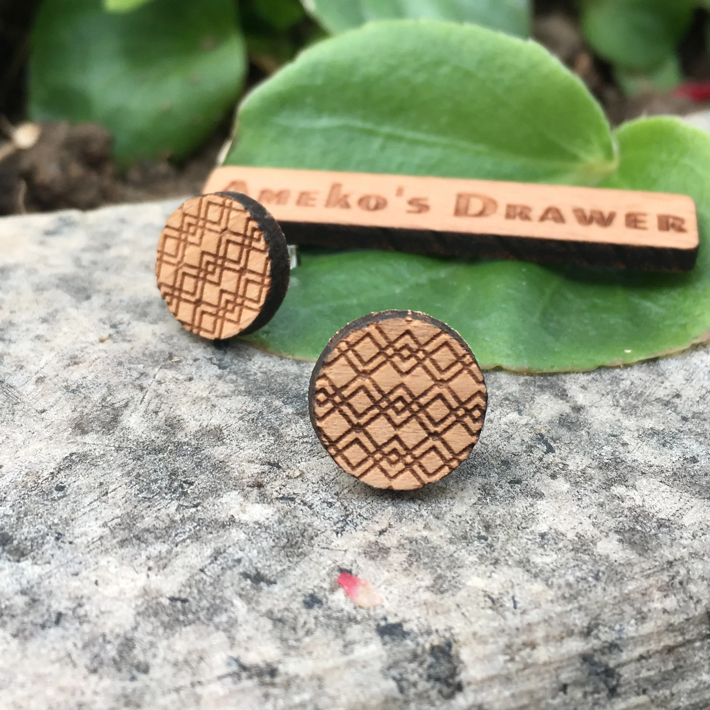 Круглые серьги с лазерной гравировкой и милым рисунком деревянные гвоздики в