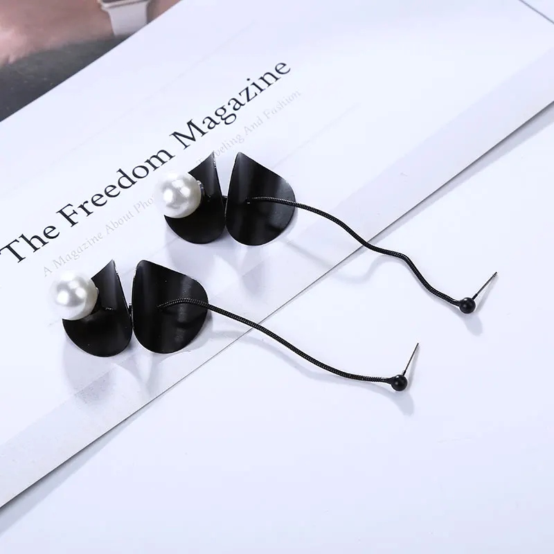 Две черные спиральные диски белый искусственный жемчуг длинные цепочки сплав