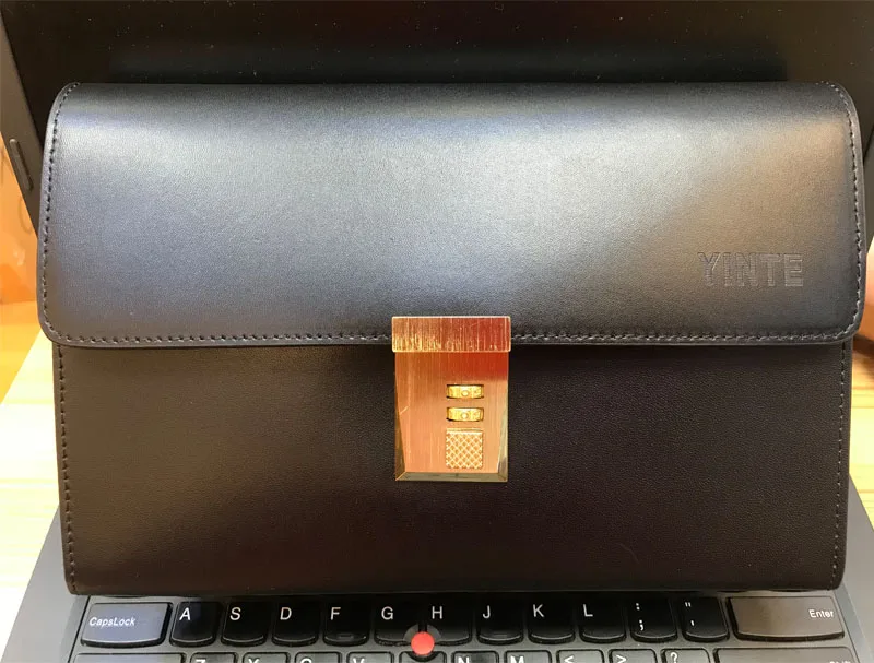 Kopen YINTE Mannen Hoge Kwaliteit Clutch Bag Lederen Handtas Clutch Business Portemonnee Houder Met Slot Bag Organizer Portfolio T8070-1