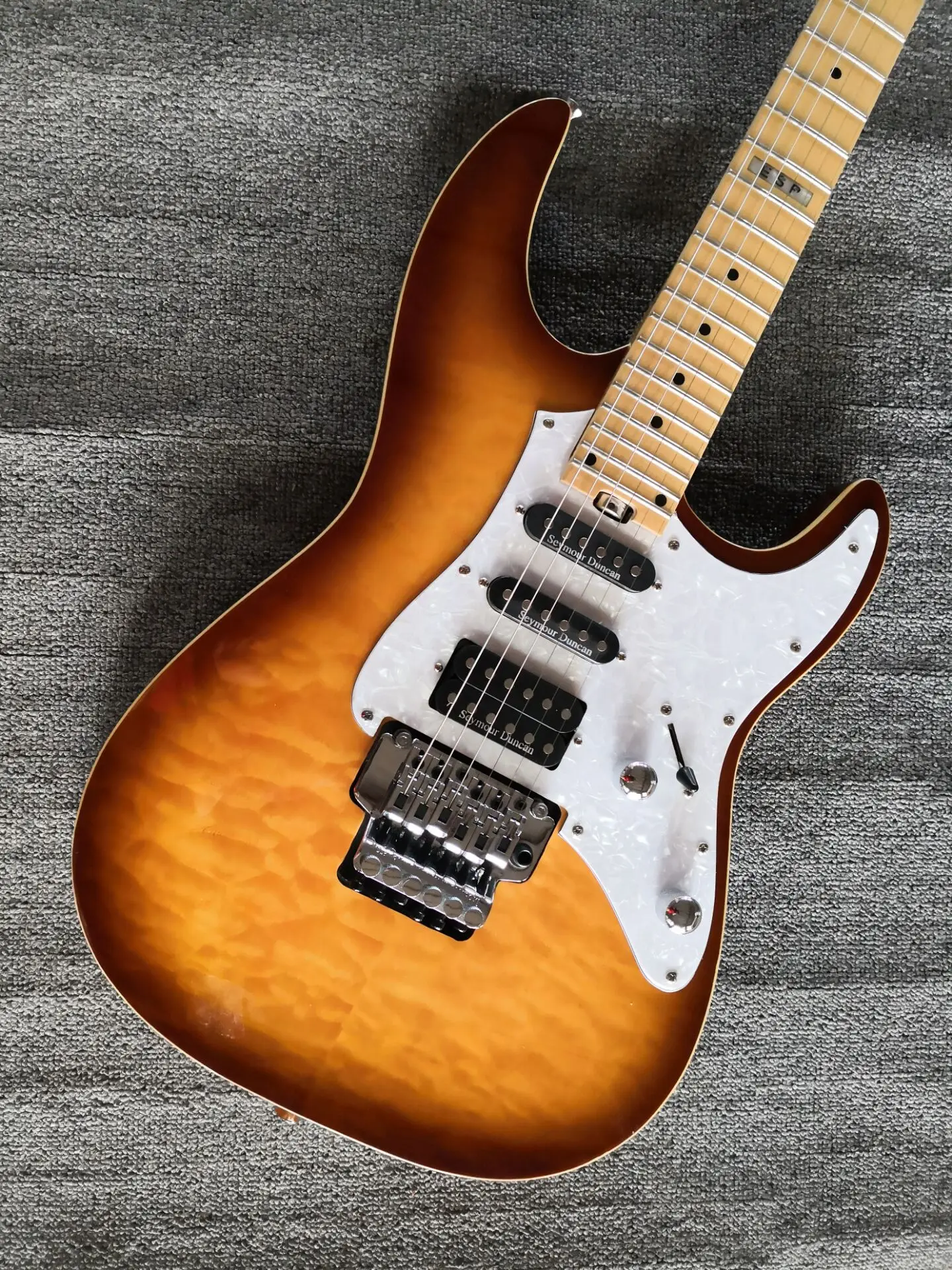 Пользовательский E2 ST-1 чай SUNBURST гитары тремоло мост электрогитара