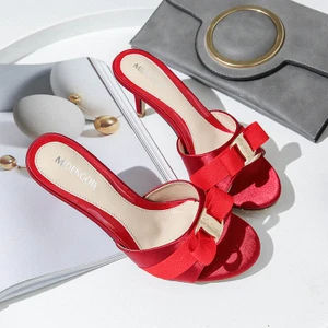 Шлепанцы 2019 г. Летняя женская обувь на низком каблуке повседневные шлепанцы на тонком каблуке пикантные модные новые сандалии большого размера 41, 42, 43