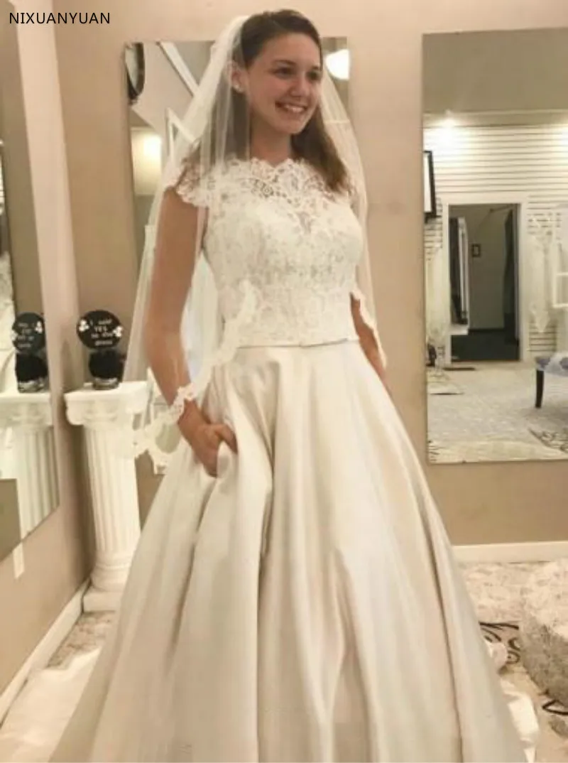 Скромные кружевные атласные свадебные платья трапециевидной формы с рукавами