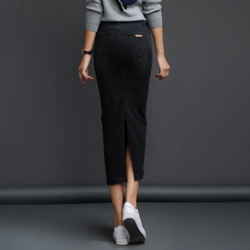 Женская длинная джинсовая юбка с разрезом сзади синяя прямая Облегающая