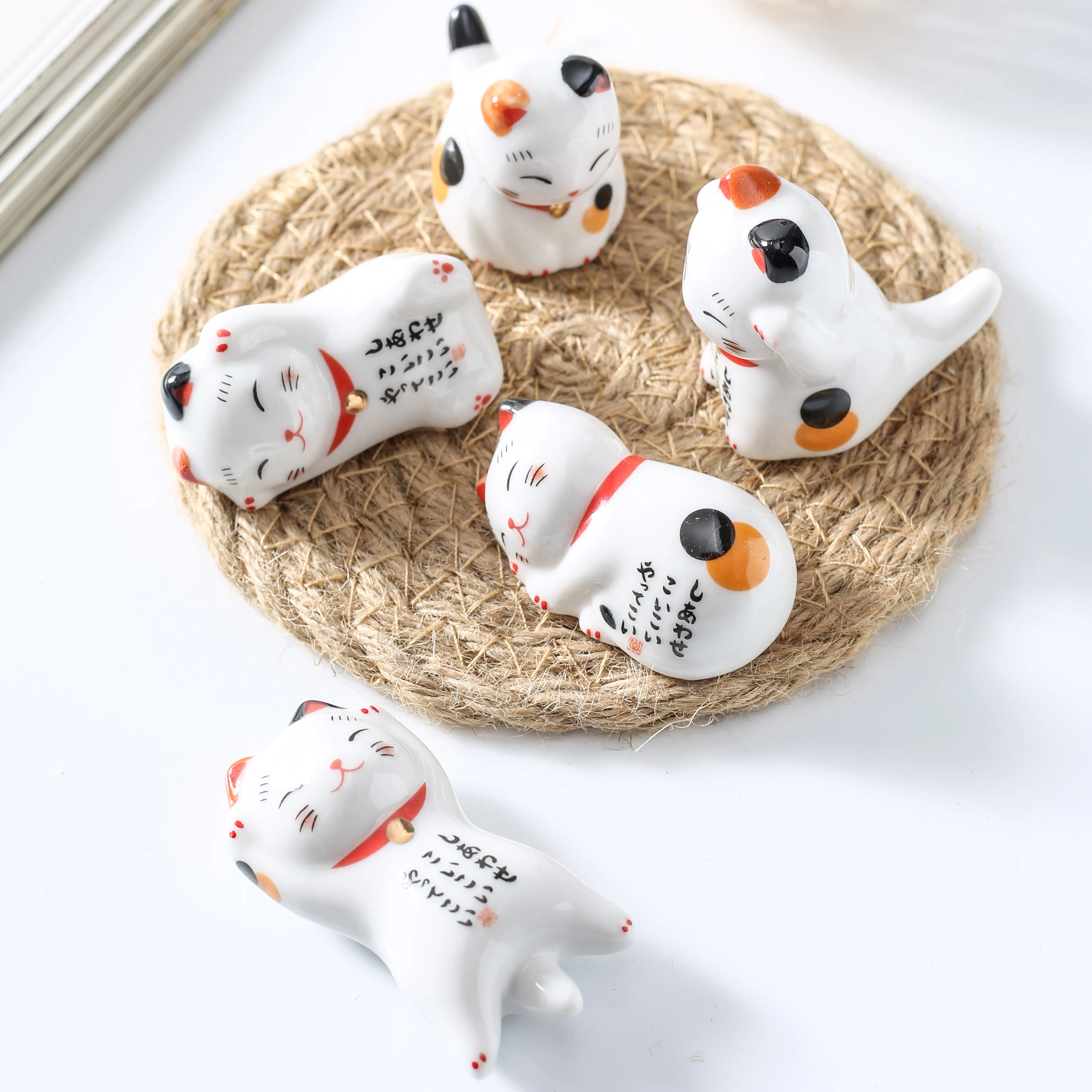 Мультяшные фигурки счастливых животных Керамические миниатюры кошек модель