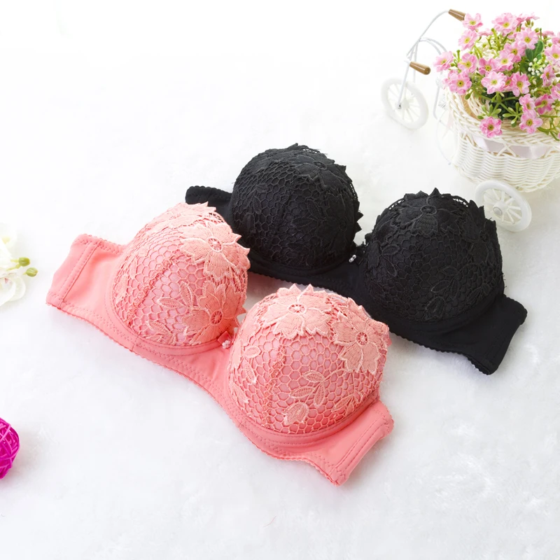 Соблазнительное кружевное нижнее белье с глубоким V образным вырезом