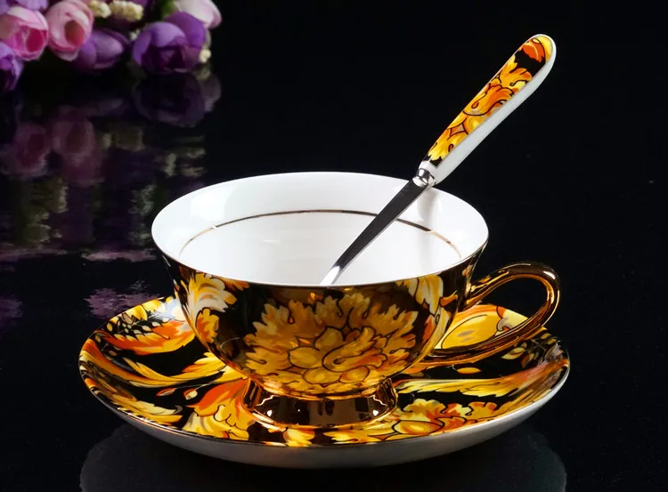 Retro Palace European bone china coffee cup saucer high-grade British ceramic cup afternoon tea mug saucer set Queen's Cup CL092