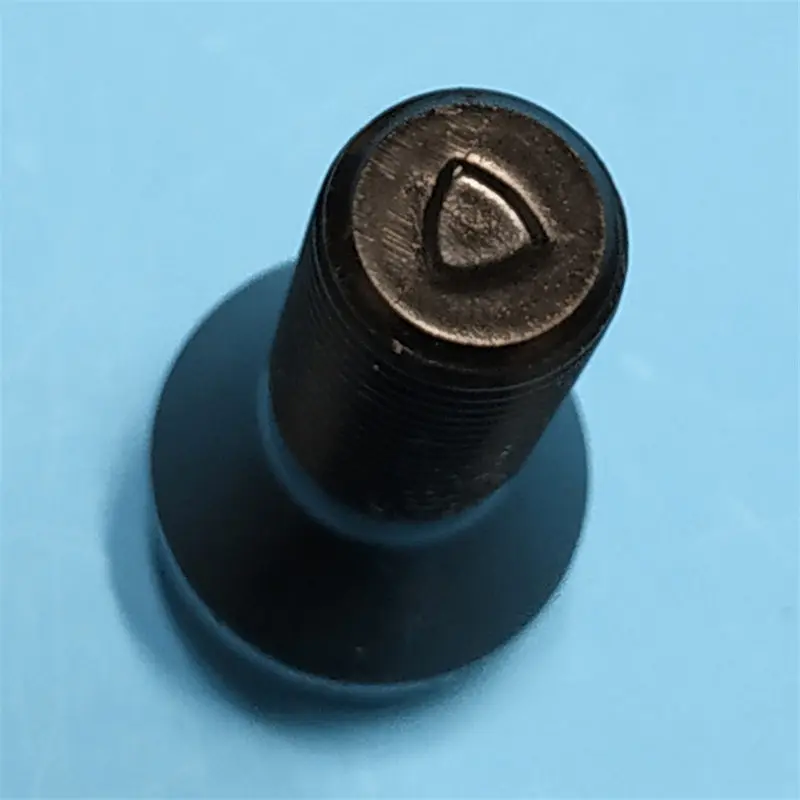 1 шт. болты-гвоздики для колес M14 * 25 BMW F01 F02 F03 F04 F07 F10 F18 36 13 6 781 151 774 896 36136781151 |