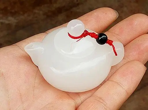 

Подлинный Синьцзян Гоби ручные кусочки золота Шелковый чайник ручные кусочки нефритовые подарочные украшения