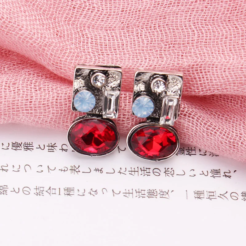 Серьги-гвоздики LUBOV с цветным кристаллом и опалом инкрустированные антикварным