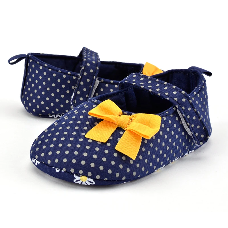 Обувь в горошек с желтым бантом-бабочкой для новорожденных девочек нескользящая