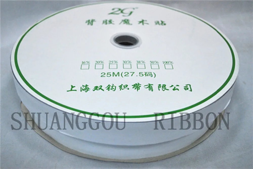 3/4 дюйма (20 мм) ширина x 27 ярдов в длину. Универсальная лента с крючком и петлей с суперклейкой основой. Крепежная лента