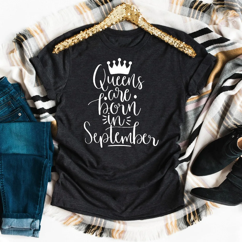 

Queens рождаются в сентябре футболка особенный день рождения пользовательские подарок Женская мода лозунг Корона графические гранж tumblr беспл...