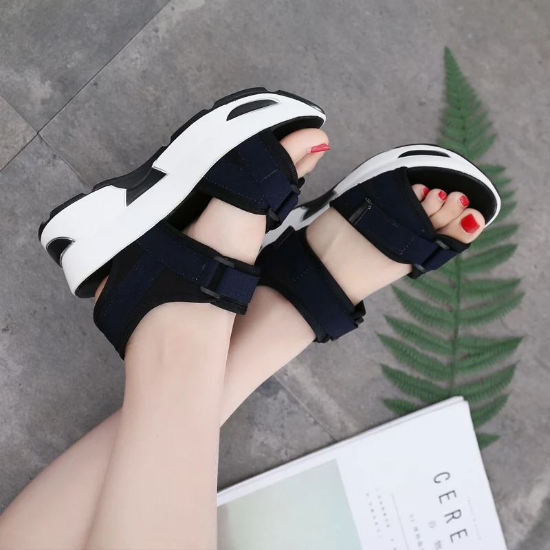 Летняя женская обувь цвет розовый черный Босоножки на платформе женские