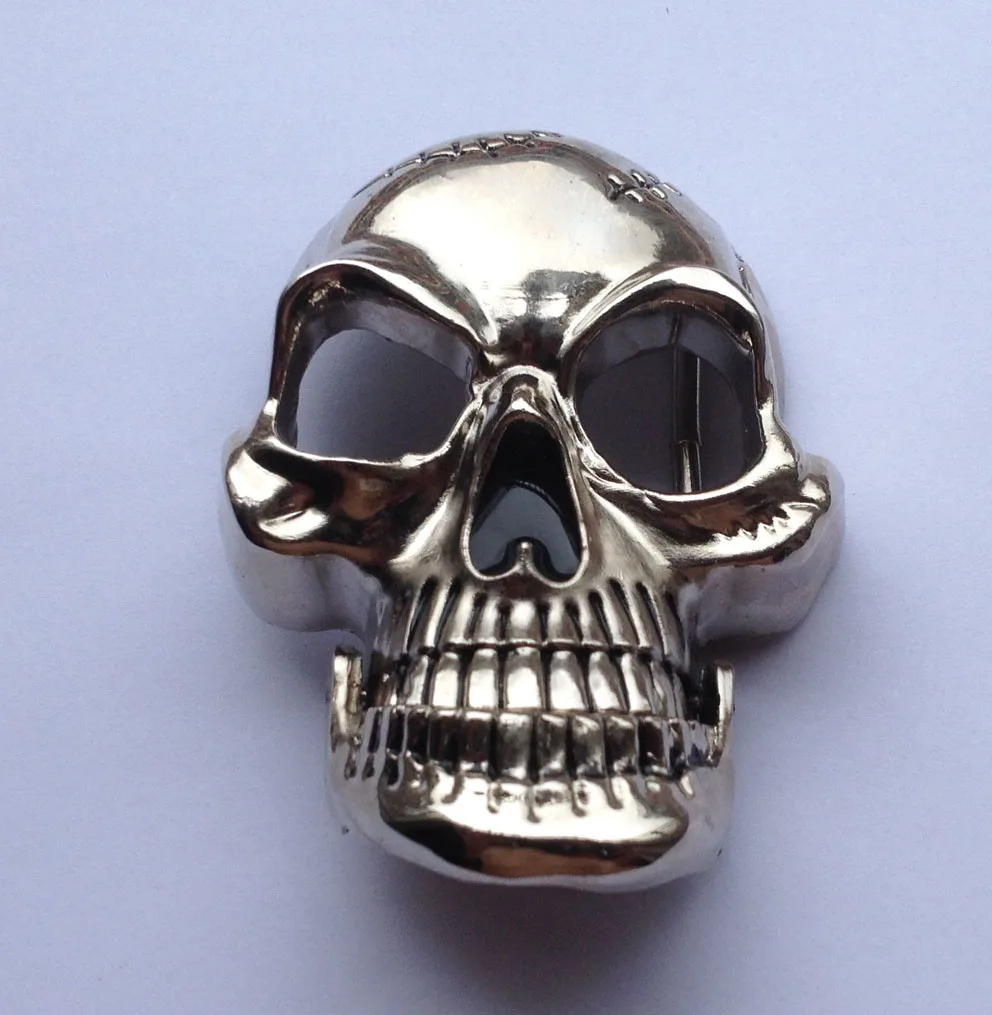 Череп подвижных челюстей с хромированным зеркалом как готовая пряжка для