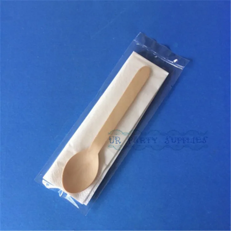 Одноразовые простые деревянные столовые приборы посуда с белыми салфетками для