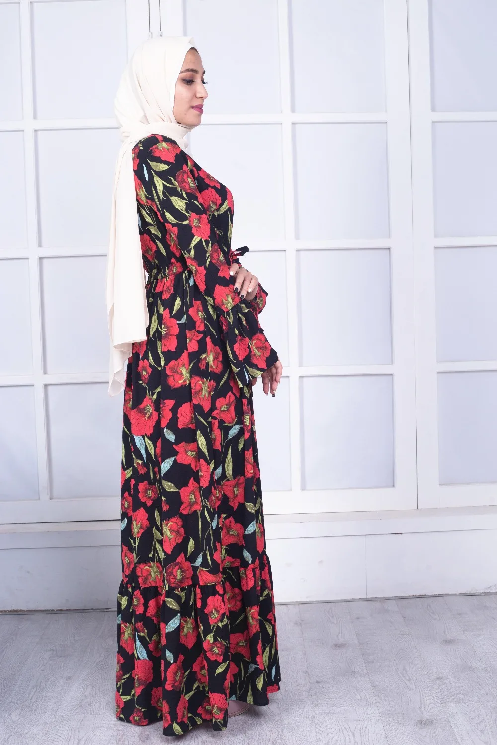 Женское мусульманское платье абайя красное искусственное с длинными