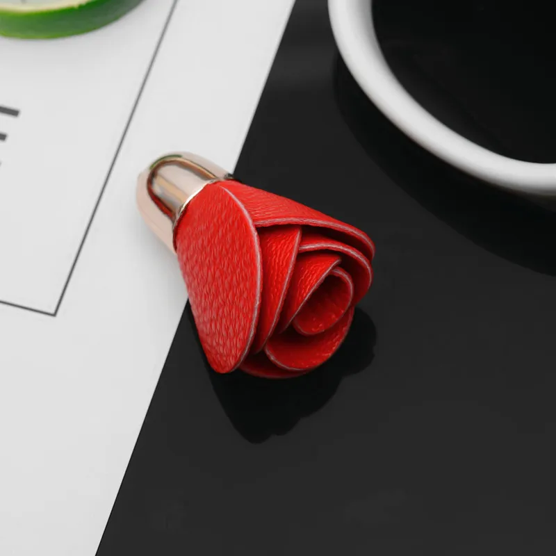 Red 5 шт. искусственная кожа Цветы кисточки бахрома DIY брелок изготовление сережек/штор Швейные аксессуары сумка подвеска автомобиля Цветы кисточки - Цвет: Red